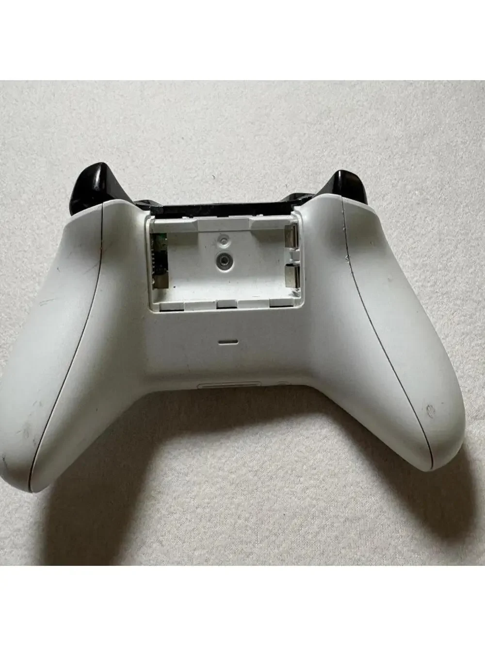 Microsoft Xbox One Wireless Controller Model 1708 White - Missing Battery Cover